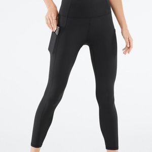 Fabletics Oasis High Waisted 7/8 Pocket Legging